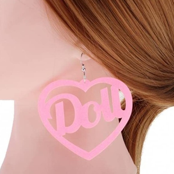 NWT “DOLL” Pink Acrylic Big Dangle Heart Sparkle Earrings Y2K Barbie Girly - Picture 4 of 5